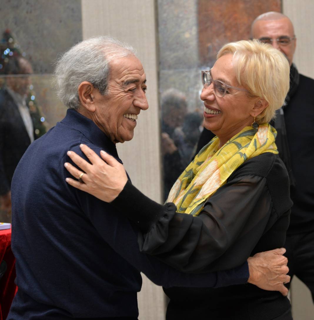 Hayatını kaybeden Edip Akbayram'ın ailesiyle birlikte son görüntüleri 2